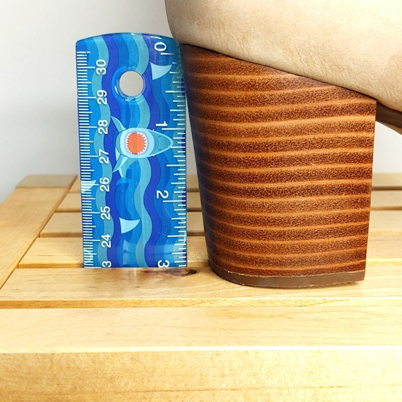 Born Crown Light Tan/Cream Suede Boots, Size 11 - Picture 8 of 9